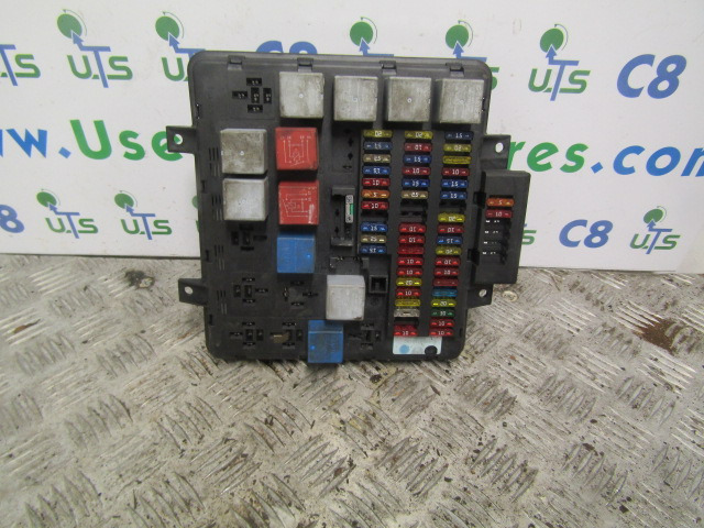 RENAULT MIDLUM DCI FUSE BAORD P/NO 5010516886/B - Elektrisüsteem - Veoauto: pilt 1 RENAULT MIDLUM DCI FUSE BAORD P/NO 5010516886/B - Elektrisüsteem - Veoauto: pilt 1
