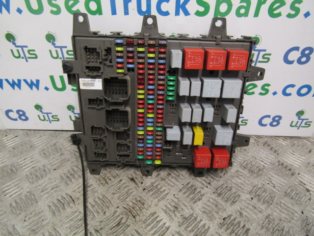 RENAULT MIDLUM DXI FUSE BOARD P/NO 7421169993-01 - Elektrisüsteem - Veoauto: pilt 1 RENAULT MIDLUM DXI FUSE BOARD P/NO 7421169993-01 - Elektrisüsteem - Veoauto: pilt 1