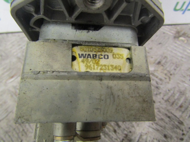 RENAULT PREMIUM DCI HAND BRAKE LEVER/VALVE WABCO P/NO 9617231340 - Elektrisüsteem - Veoauto: pilt 2 RENAULT PREMIUM DCI HAND BRAKE LEVER/VALVE WABCO P/NO 9617231340 - Elektrisüsteem - Veoauto: pilt 2