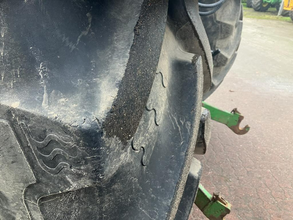 John Deere 6215R - Traktor: pilt 5 John Deere 6215R - Traktor: pilt 5