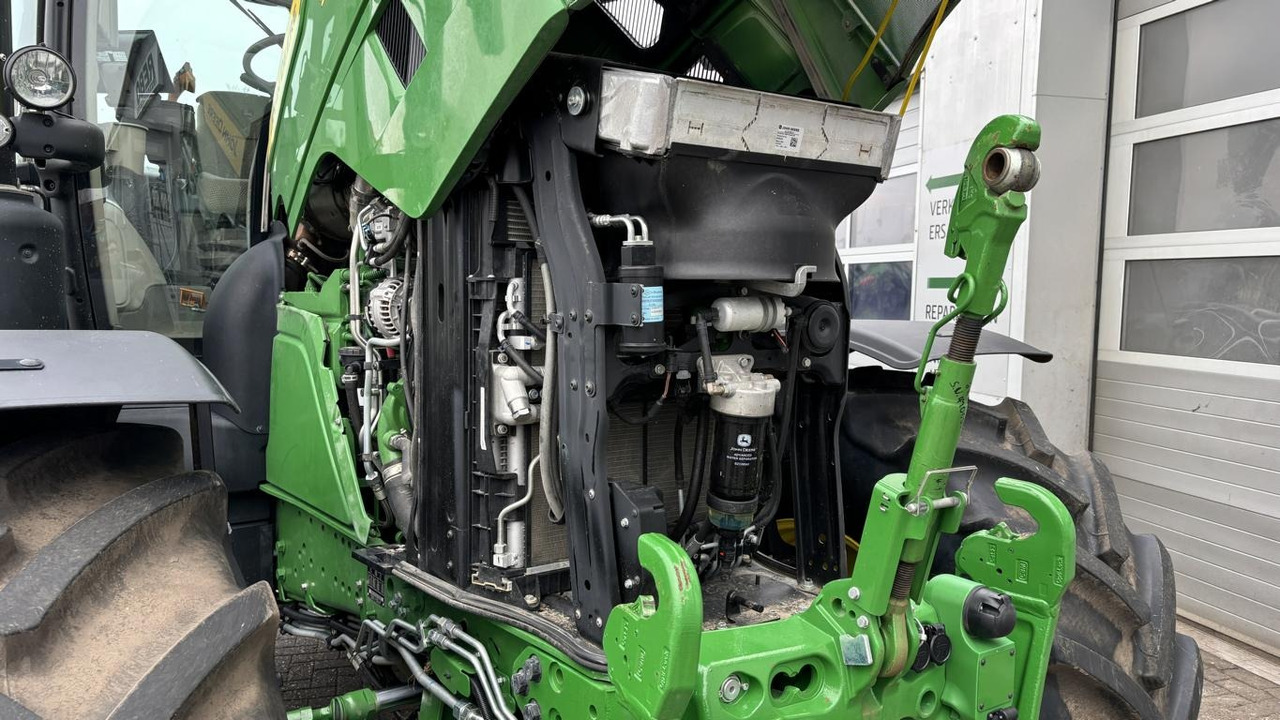 John Deere 6R215 - Traktor: pilt 2 John Deere 6R215 - Traktor: pilt 2