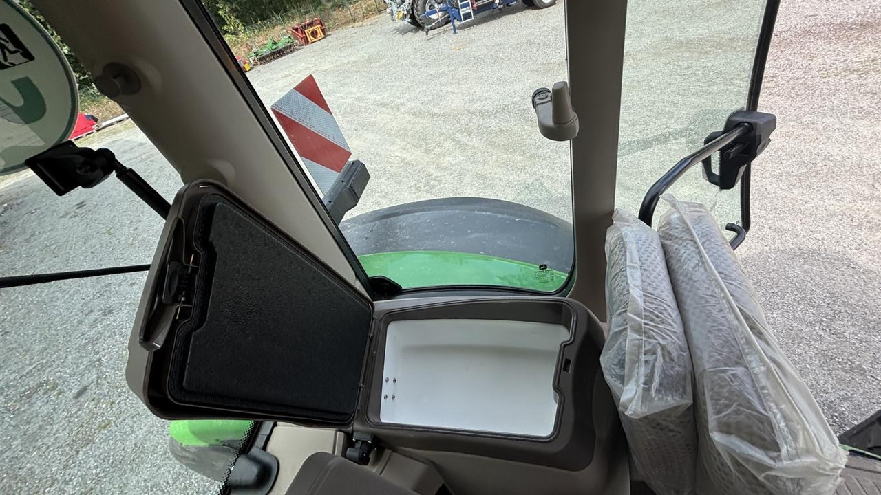 John Deere 6R215 - Traktor: pilt 2 John Deere 6R215 - Traktor: pilt 2
