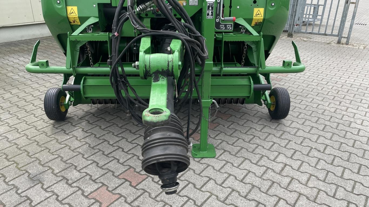 John Deere RUNDBALLENPRESSE F441R - Heinapalli mähkija: pilt 3 John Deere RUNDBALLENPRESSE F441R - Heinapalli mähkija: pilt 3