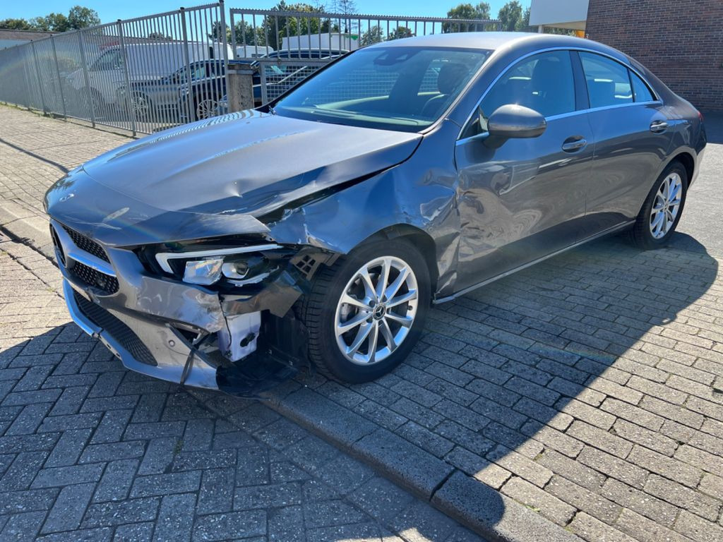Mercedes-Benz CLA 180 4.500 KM NAVI-LED - Grosse Bildschirm - Auto: pilt 4 Mercedes-Benz CLA 180 4.500 KM NAVI-LED - Grosse Bildschirm - Auto: pilt 4