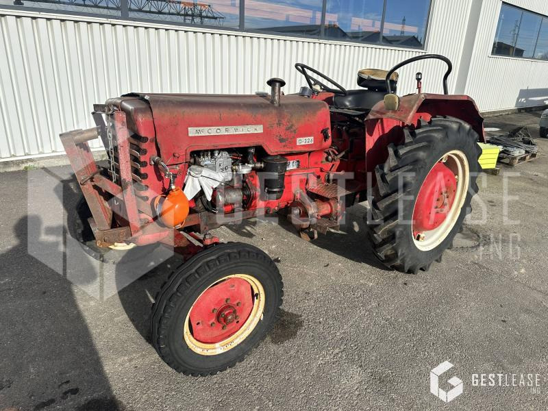 Mc Cormick D326 - Traktor: pilt 1 Mc Cormick D326 - Traktor: pilt 1