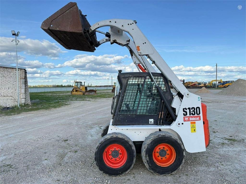 Bobcat S130 - Kompaktlaadur: pilt 4 Bobcat S130 - Kompaktlaadur: pilt 4
