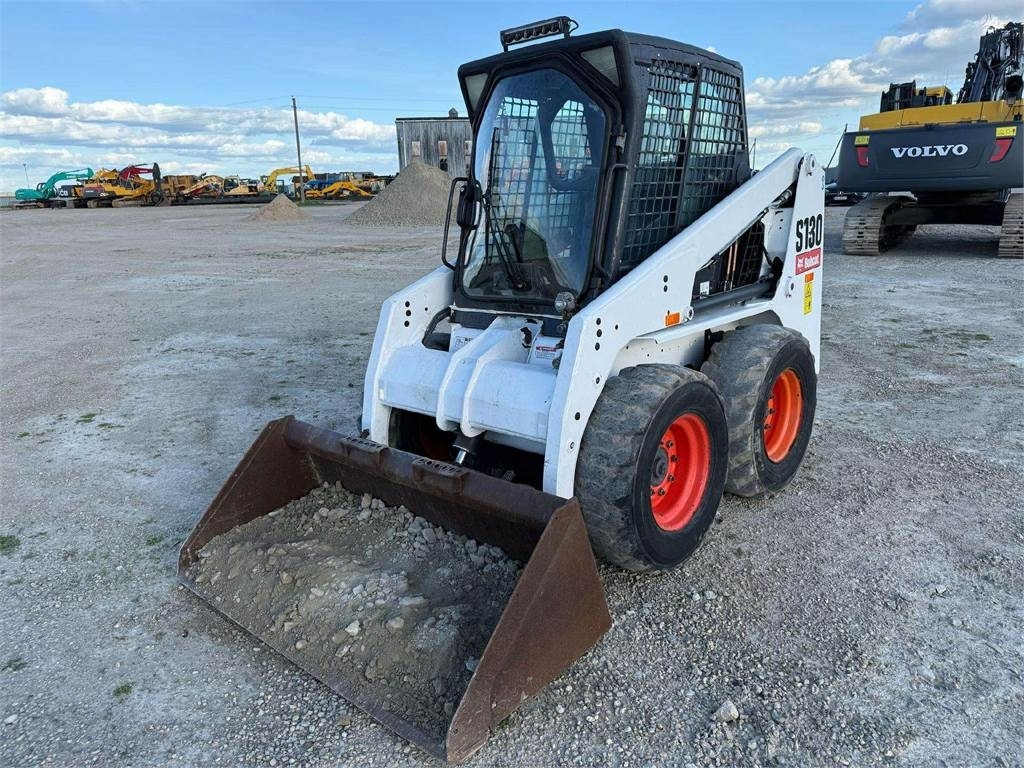 Bobcat S130 - Kompaktlaadur: pilt 2 Bobcat S130 - Kompaktlaadur: pilt 2