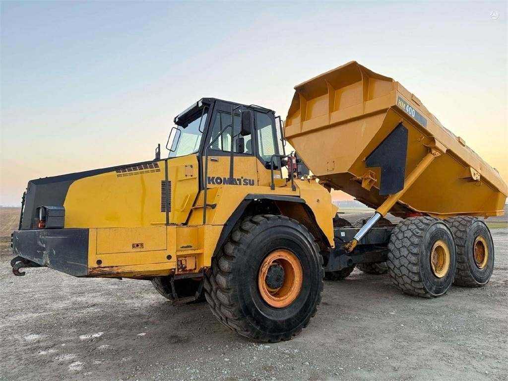 Komatsu HM 400-2 - Liigendkallur: pilt 1 Komatsu HM 400-2 - Liigendkallur: pilt 1