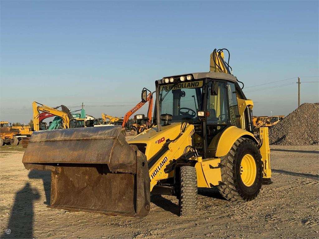 New Holland B 110-4PT , 2 quick couplers - Ekskavaator-laadur: pilt 2 New Holland B 110-4PT , 2 quick couplers - Ekskavaator-laadur: pilt 2