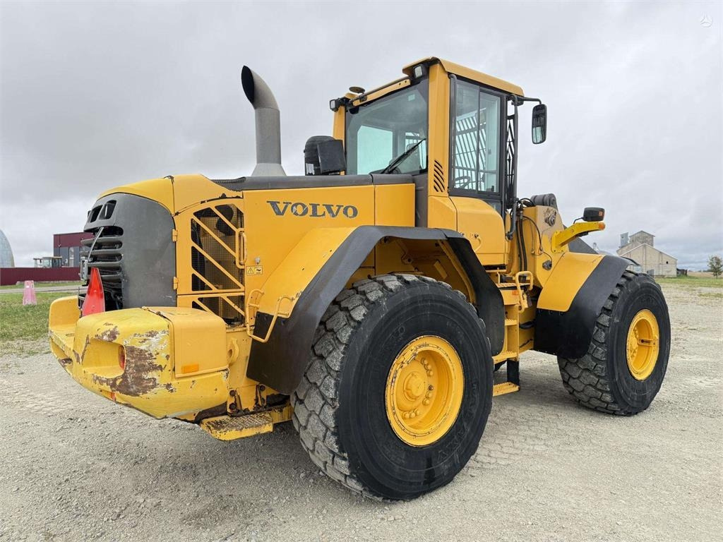 Volvo L 120 F , 4rd line , coupler - Rataslaadur: pilt 4 Volvo L 120 F , 4rd line , coupler - Rataslaadur: pilt 4