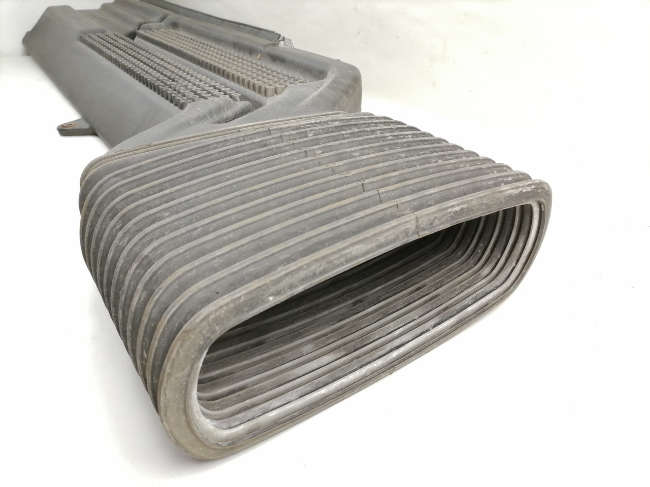 MAN Air intake 81082010400 - Sisselaskesüsteem - Veoauto: pilt 4 MAN Air intake 81082010400 - Sisselaskesüsteem - Veoauto: pilt 4