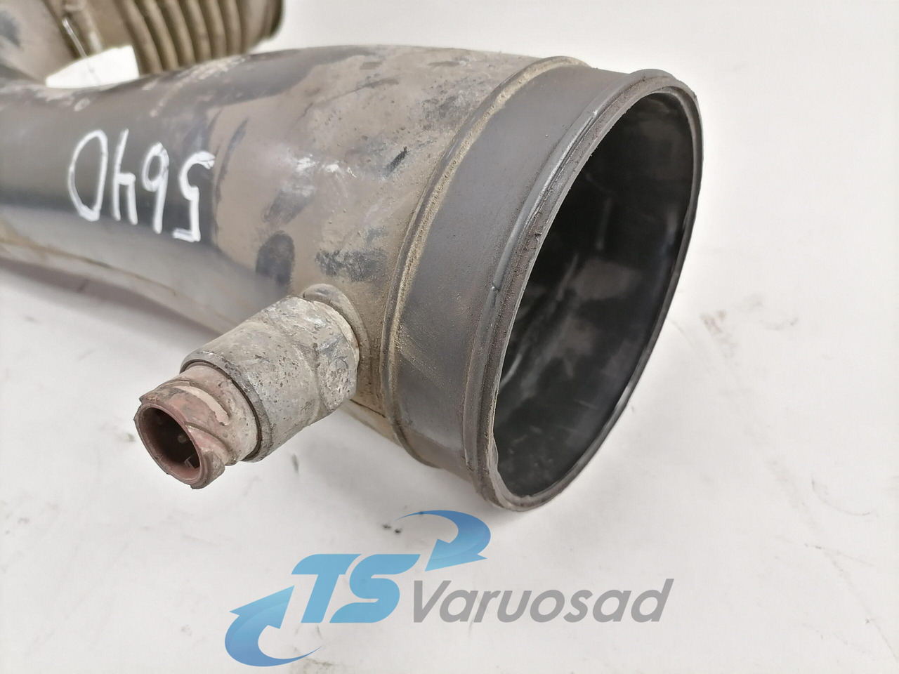 MAN Air intake 81082010456 - Sisselaskesüsteem - Veoauto: pilt 2 MAN Air intake 81082010456 - Sisselaskesüsteem - Veoauto: pilt 2
