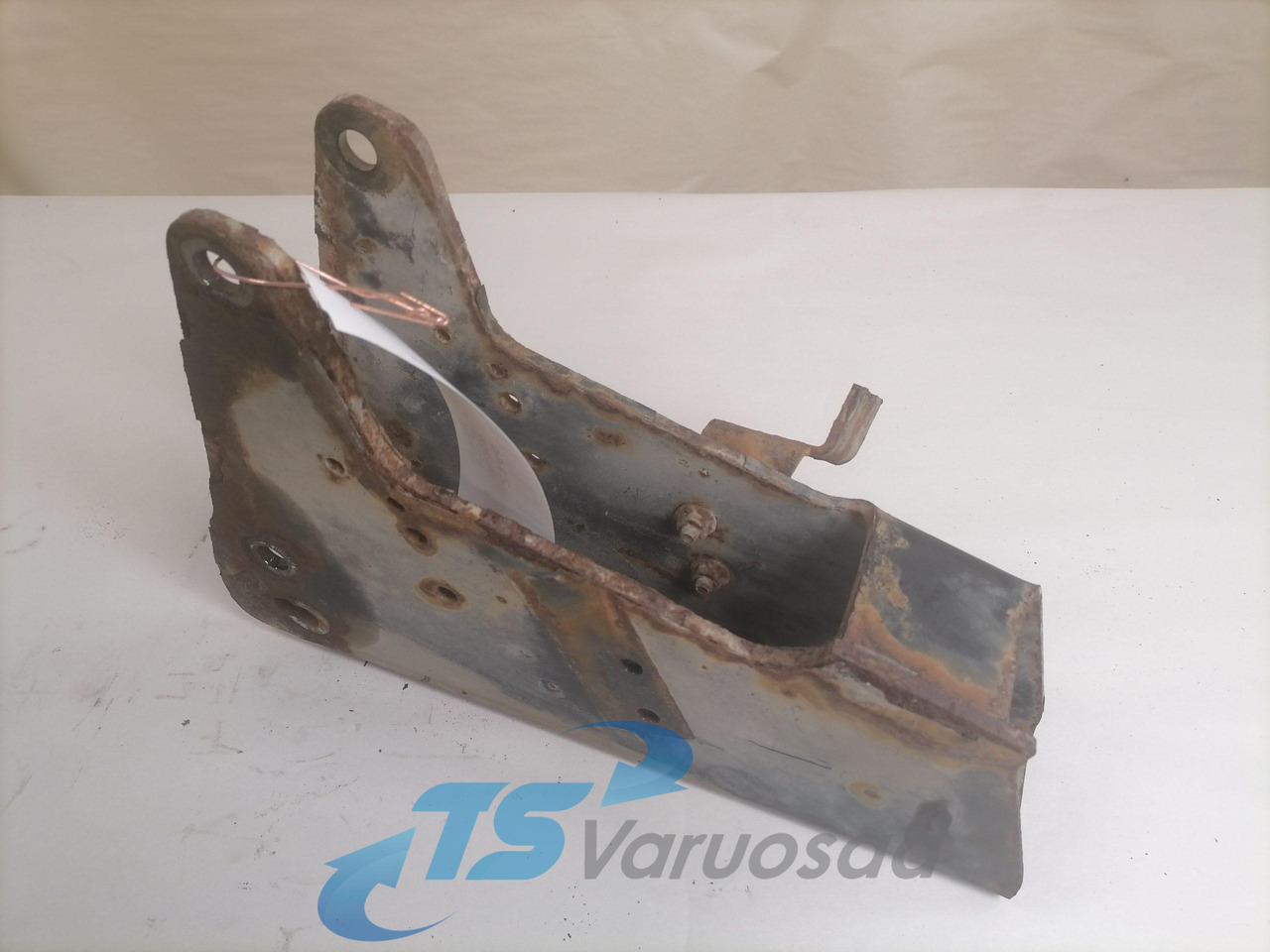 MAN Cab suspension carrier 81417200144 - Kabiini vedrustus - Veoauto: pilt 1 MAN Cab suspension carrier 81417200144 - Kabiini vedrustus - Veoauto: pilt 1