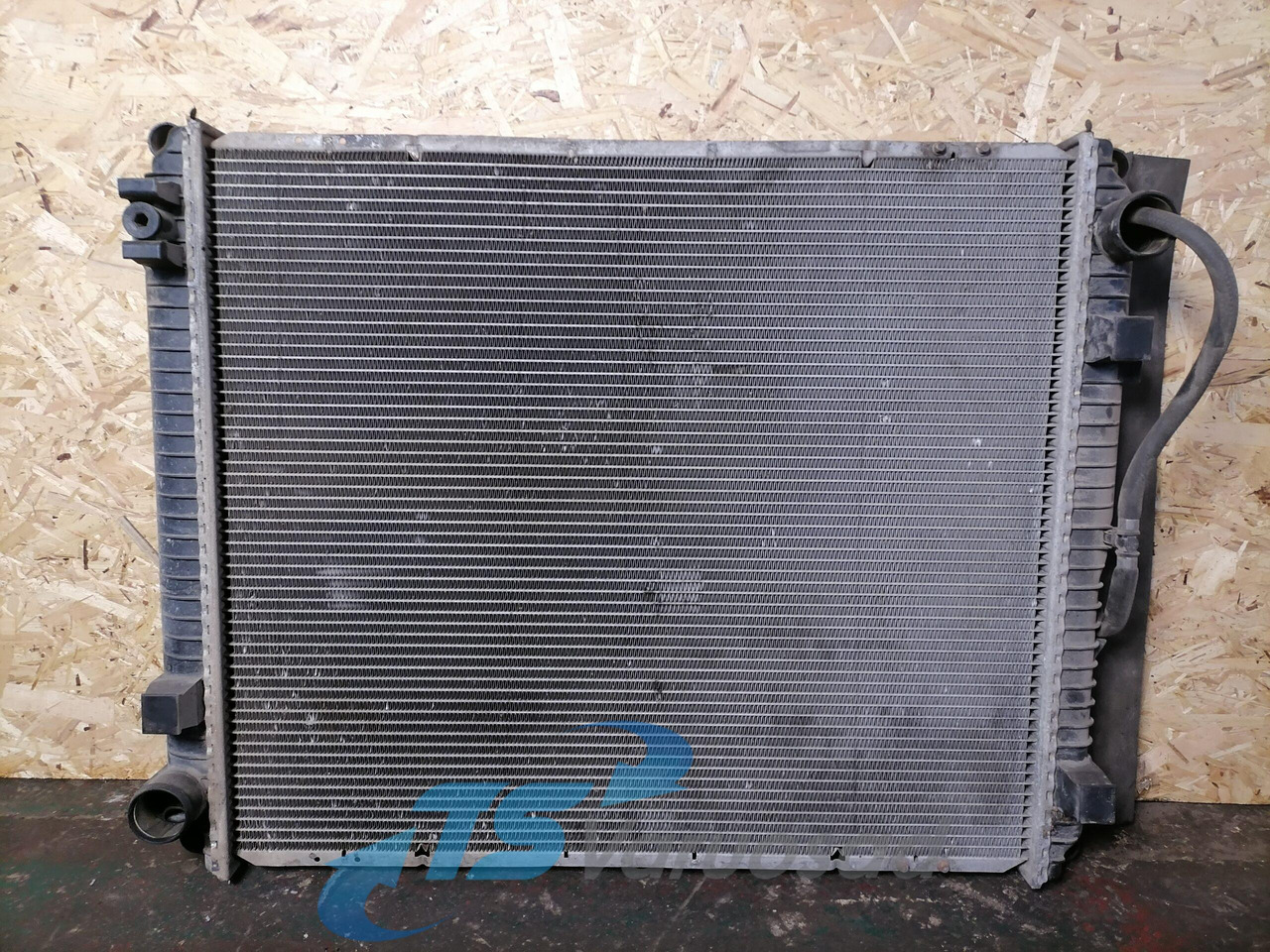 MAN Cooling radiator 8106116493 - Radiaator - Veoauto: pilt 1 MAN Cooling radiator 8106116493 - Radiaator - Veoauto: pilt 1
