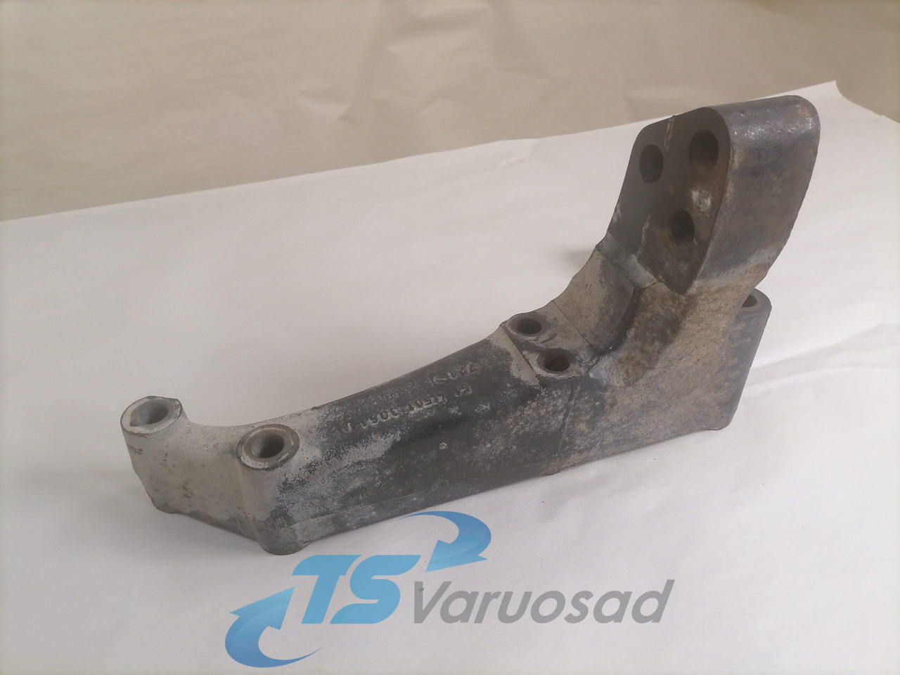 MAN Engine bracket 51415013061 - Mootor ja varuosad - Veoauto: pilt 3 MAN Engine bracket 51415013061 - Mootor ja varuosad - Veoauto: pilt 3