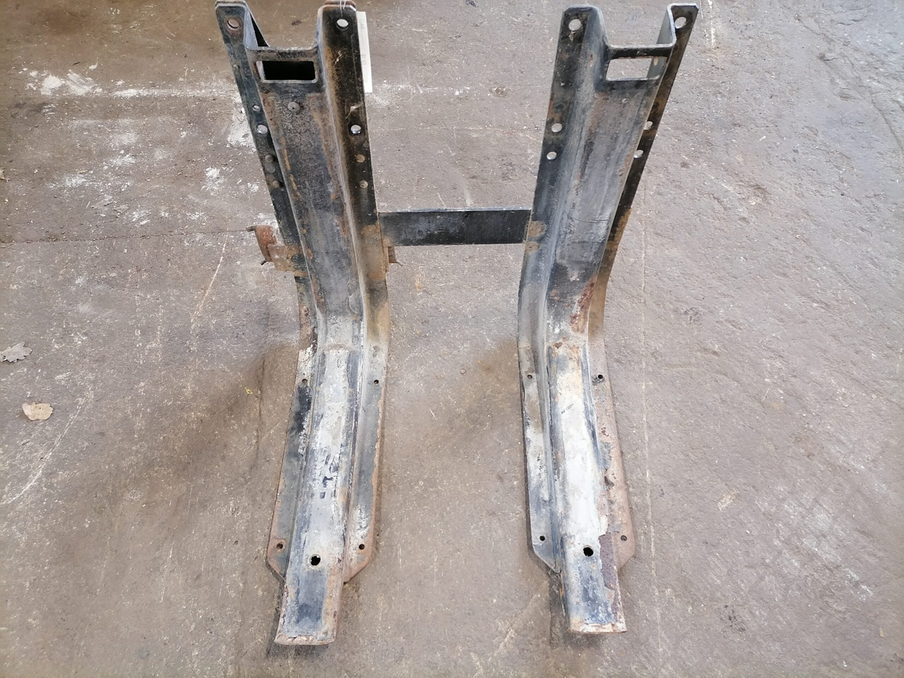 MAN Fuel tank bracket 81418015492 - Kütusepaak - Veoauto: pilt 2 MAN Fuel tank bracket 81418015492 - Kütusepaak - Veoauto: pilt 2