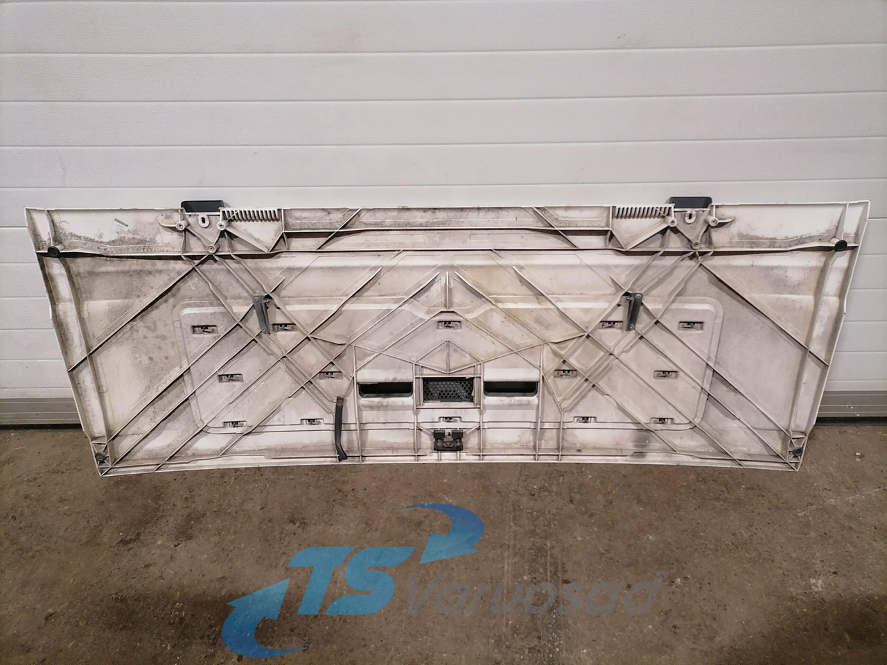 MAN Grille panel 81611100053 - Võre - Veoauto: pilt 4 MAN Grille panel 81611100053 - Võre - Veoauto: pilt 4