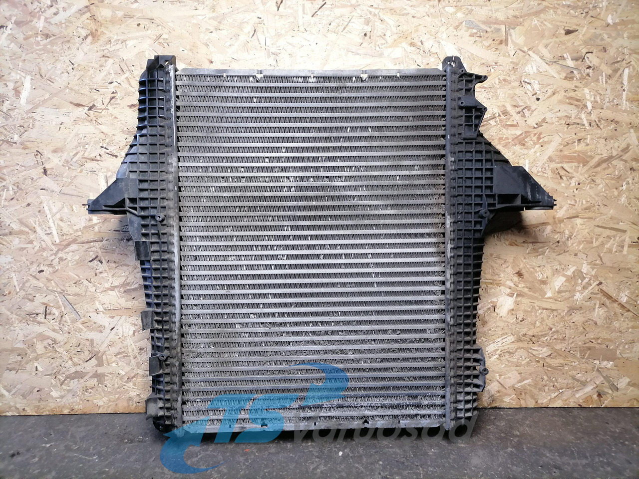 MAN Intercooler radiator 81061006556 - Sisejahutus - Veoauto: pilt 2 MAN Intercooler radiator 81061006556 - Sisejahutus - Veoauto: pilt 2