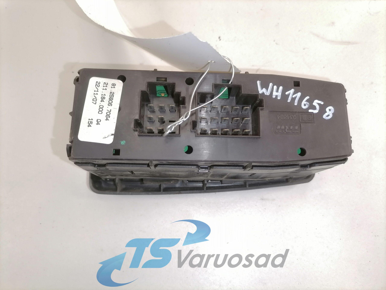 MAN Lüliti, klaasitõstuk 81258067064 - Kabiin - Veoauto: pilt 2 MAN Lüliti, klaasitõstuk 81258067064 - Kabiin - Veoauto: pilt 2