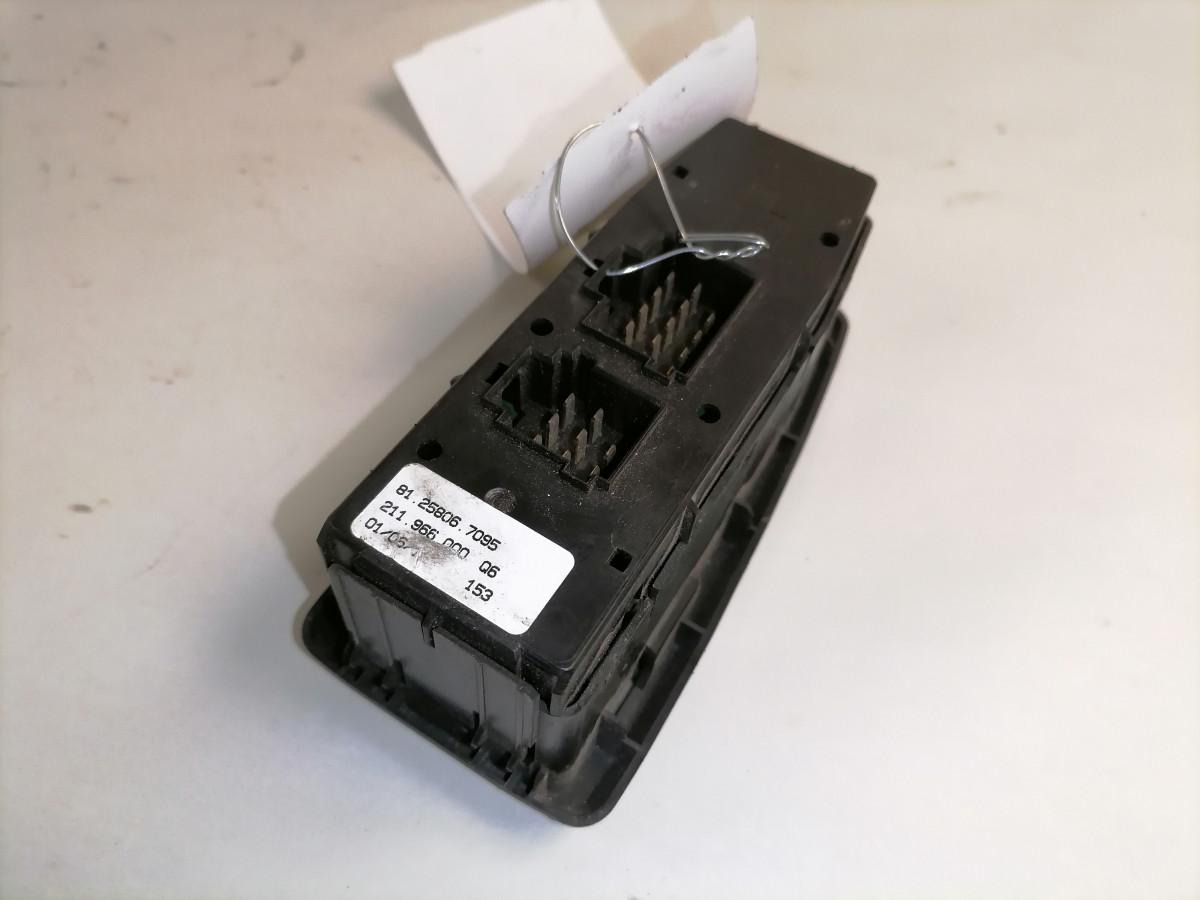 MAN Lüliti, klaasitõstuk 81258067095 - Kabiin - Veoauto: pilt 4 MAN Lüliti, klaasitõstuk 81258067095 - Kabiin - Veoauto: pilt 4