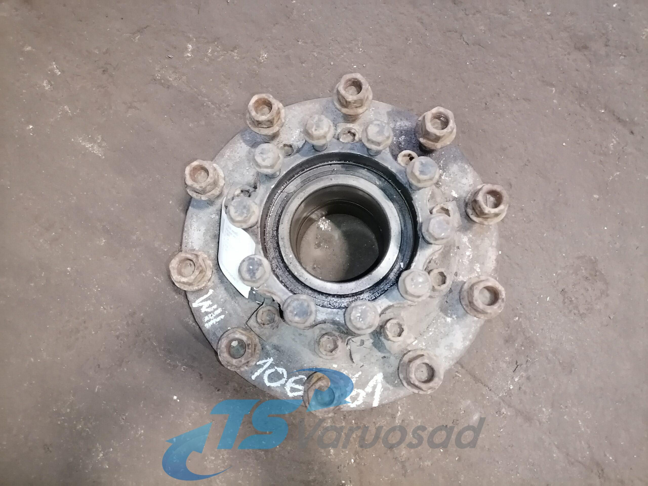 MAN Rear axel hub 81357010155 - Rumm - Veoauto: pilt 3 MAN Rear axel hub 81357010155 - Rumm - Veoauto: pilt 3