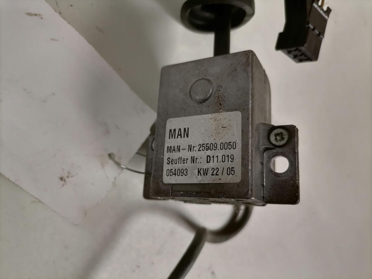 MAN Switch, cruise control 81255090050 - Elektrisüsteem - Veoauto: pilt 4 MAN Switch, cruise control 81255090050 - Elektrisüsteem - Veoauto: pilt 4
