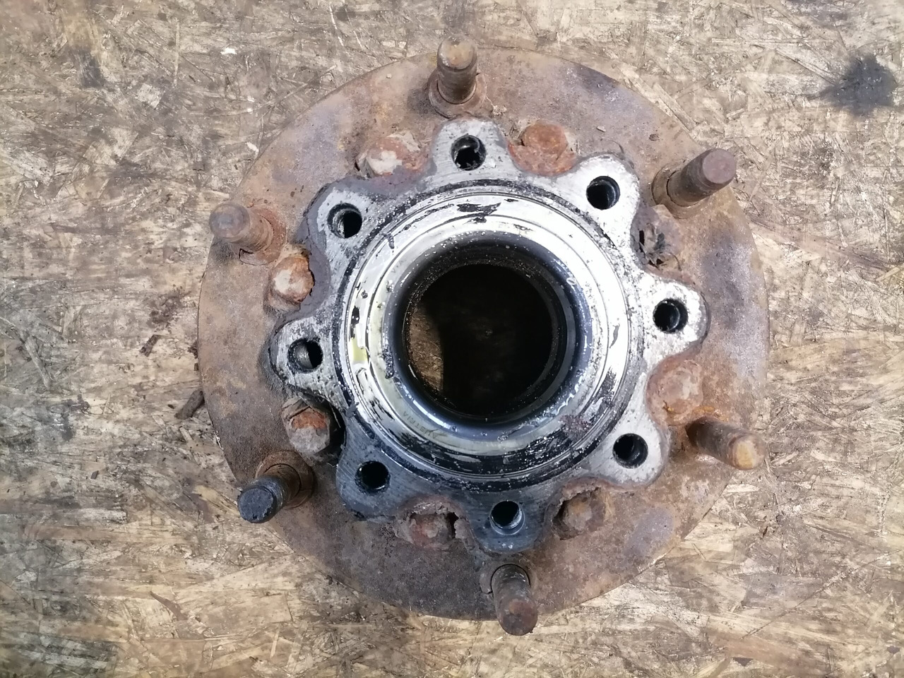 MB Atego truck with wheel hub A9703560301 - Universaalosa - Veoauto: pilt 4 MB Atego truck with wheel hub A9703560301 - Universaalosa - Veoauto: pilt 4