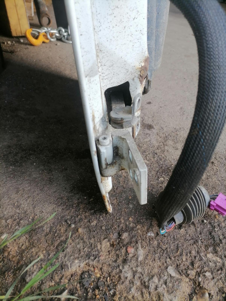 MB MB uks, parem A9737201805 - Uks ja varuosad - Veoauto: pilt 2 MB MB uks, parem A9737201805 - Uks ja varuosad - Veoauto: pilt 2