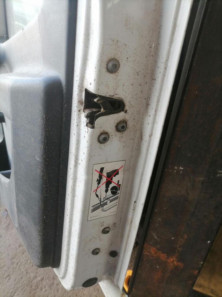 MB MB uks, parem A9737201805 - Uks ja varuosad - Veoauto: pilt 4 MB MB uks, parem A9737201805 - Uks ja varuosad - Veoauto: pilt 4