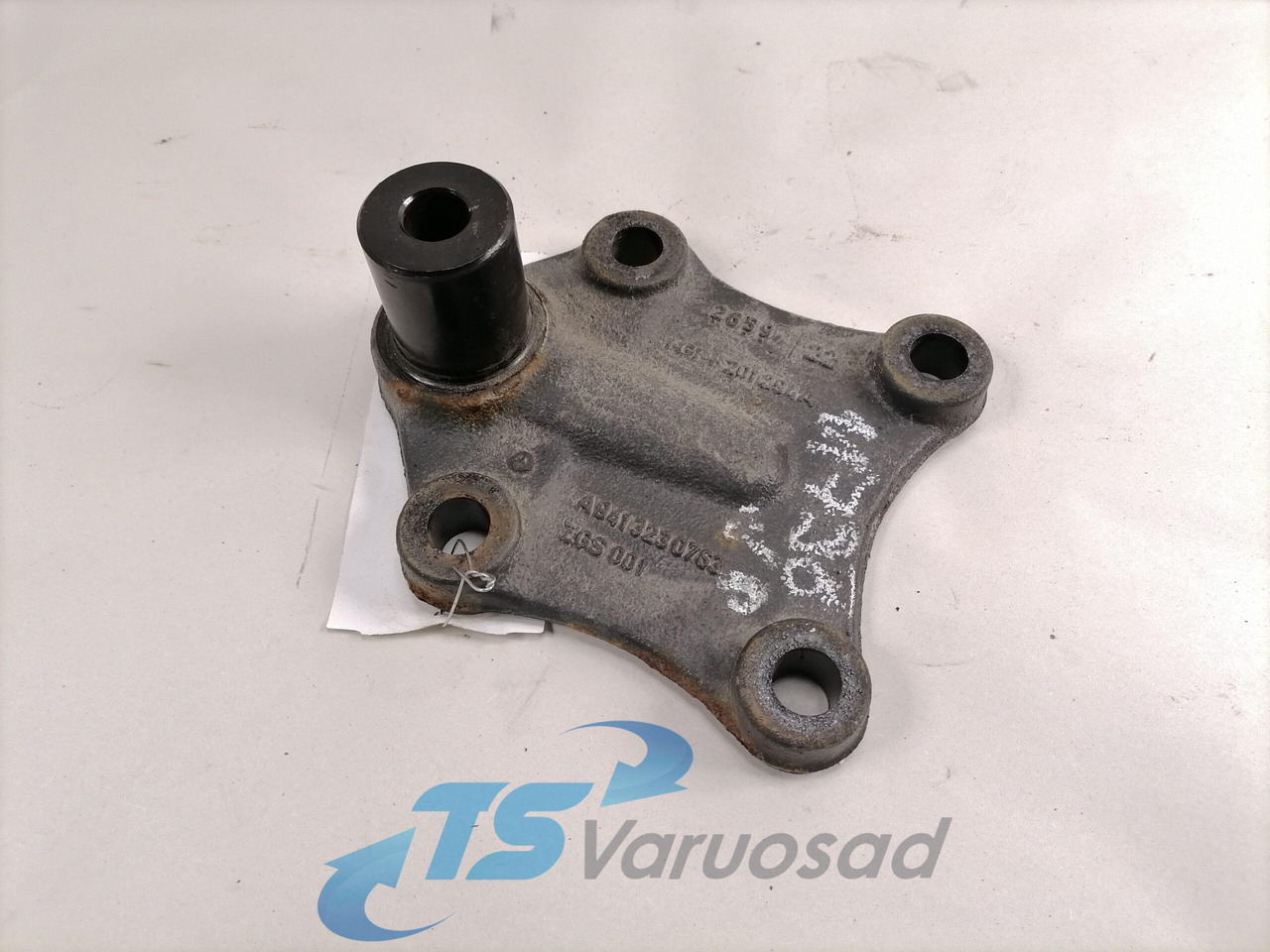 Mercedes-Benz Anti-roll bar bracket A9413230763 - Stabilisaator - Veoauto: pilt 1 Mercedes-Benz Anti-roll bar bracket A9413230763 - Stabilisaator - Veoauto: pilt 1