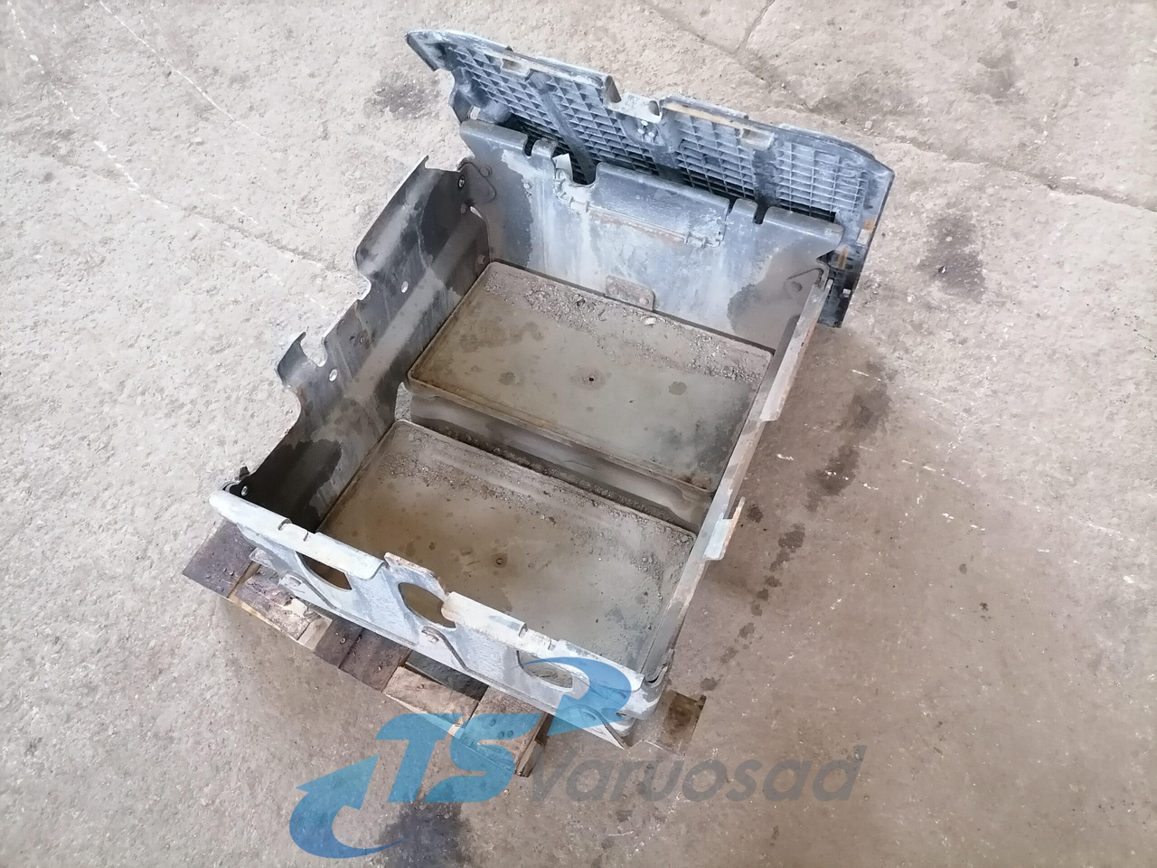 Mercedes-Benz Battery box A9304200268 - Aku - Veoauto: pilt 2 Mercedes-Benz Battery box A9304200268 - Aku - Veoauto: pilt 2