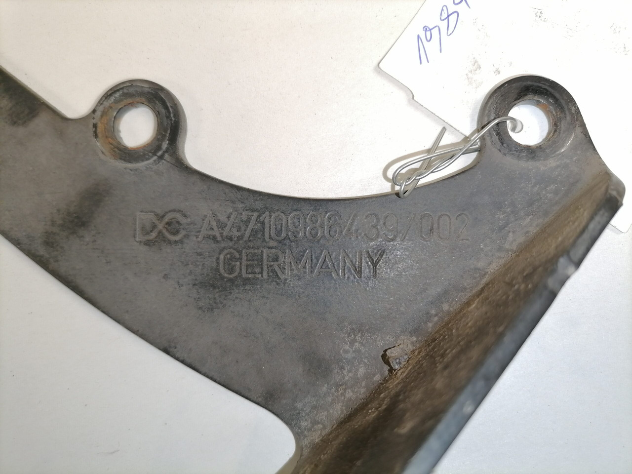 Mercedes-Benz Bracket A4710986439 - Raam/ Konstruktsioon - Veoauto: pilt 2 Mercedes-Benz Bracket A4710986439 - Raam/ Konstruktsioon - Veoauto: pilt 2