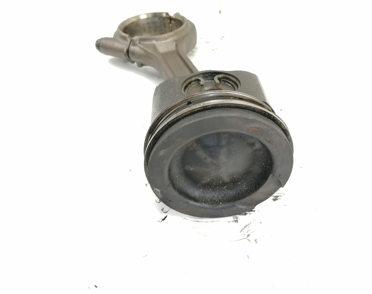 Mercedes-Benz Connecting rod + piston A4710371601 - Kolvid/ Rõngad/ Puksid - Veoauto: pilt 3 Mercedes-Benz Connecting rod + piston A4710371601 - Kolvid/ Rõngad/ Puksid - Veoauto: pilt 3