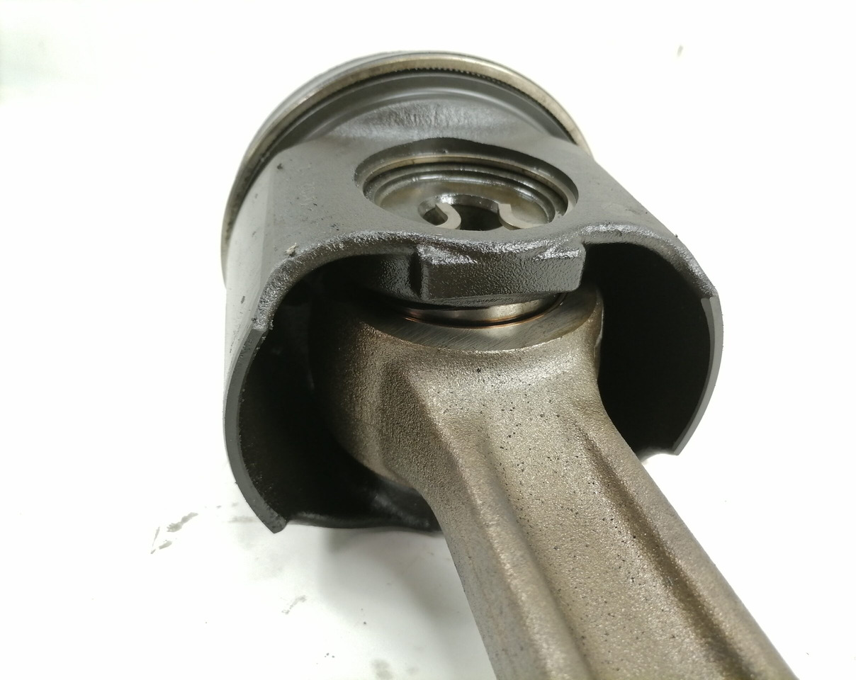 Mercedes-Benz Connecting rod + piston A4710371601 - Kolvid/ Rõngad/ Puksid - Veoauto: pilt 4 Mercedes-Benz Connecting rod + piston A4710371601 - Kolvid/ Rõngad/ Puksid - Veoauto: pilt 4