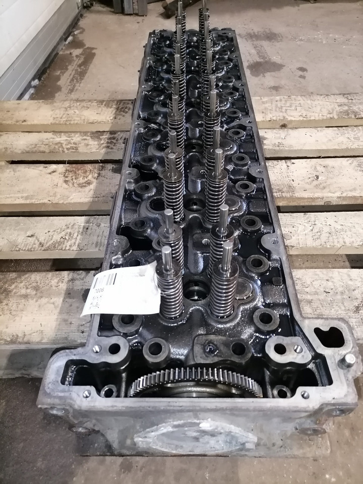 Mercedes-Benz Cylinder head A4710102720 - Mootori pea - Veoauto: pilt 4 Mercedes-Benz Cylinder head A4710102720 - Mootori pea - Veoauto: pilt 4