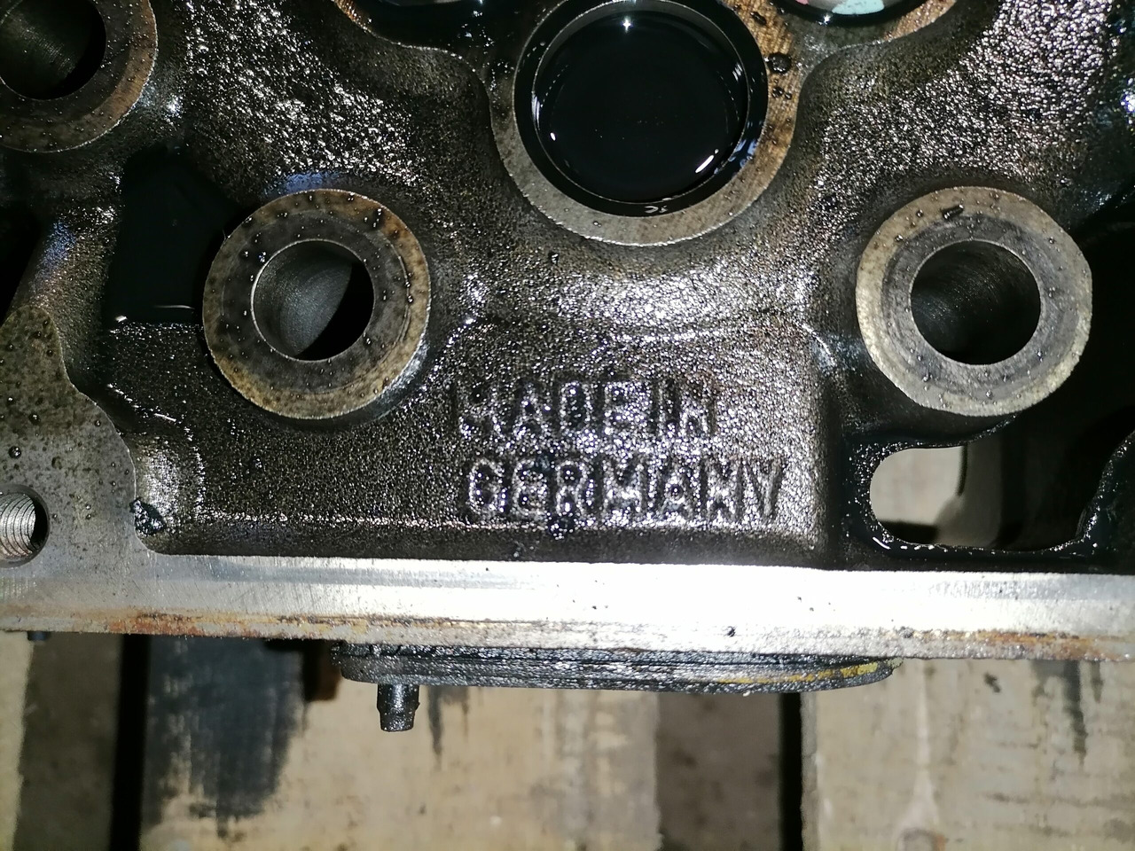 Mercedes-Benz Cylinder head A4710102720 - Mootori pea - Veoauto: pilt 3 Mercedes-Benz Cylinder head A4710102720 - Mootori pea - Veoauto: pilt 3