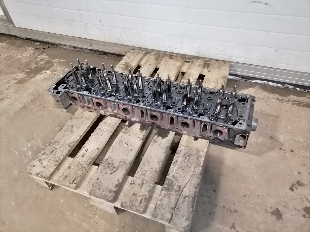Mercedes-Benz Cylinder head A4710102720 - Mootori pea - Veoauto: pilt 1 Mercedes-Benz Cylinder head A4710102720 - Mootori pea - Veoauto: pilt 1