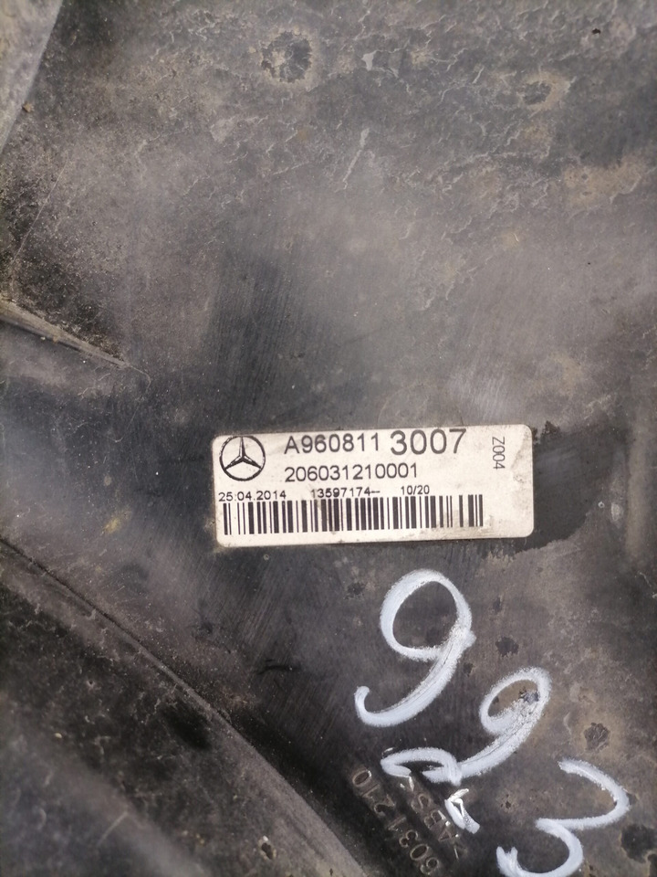 Mercedes-Benz Kabiini plastik A9608113007 - Universaalosa - Veoauto: pilt 4 Mercedes-Benz Kabiini plastik A9608113007 - Universaalosa - Veoauto: pilt 4