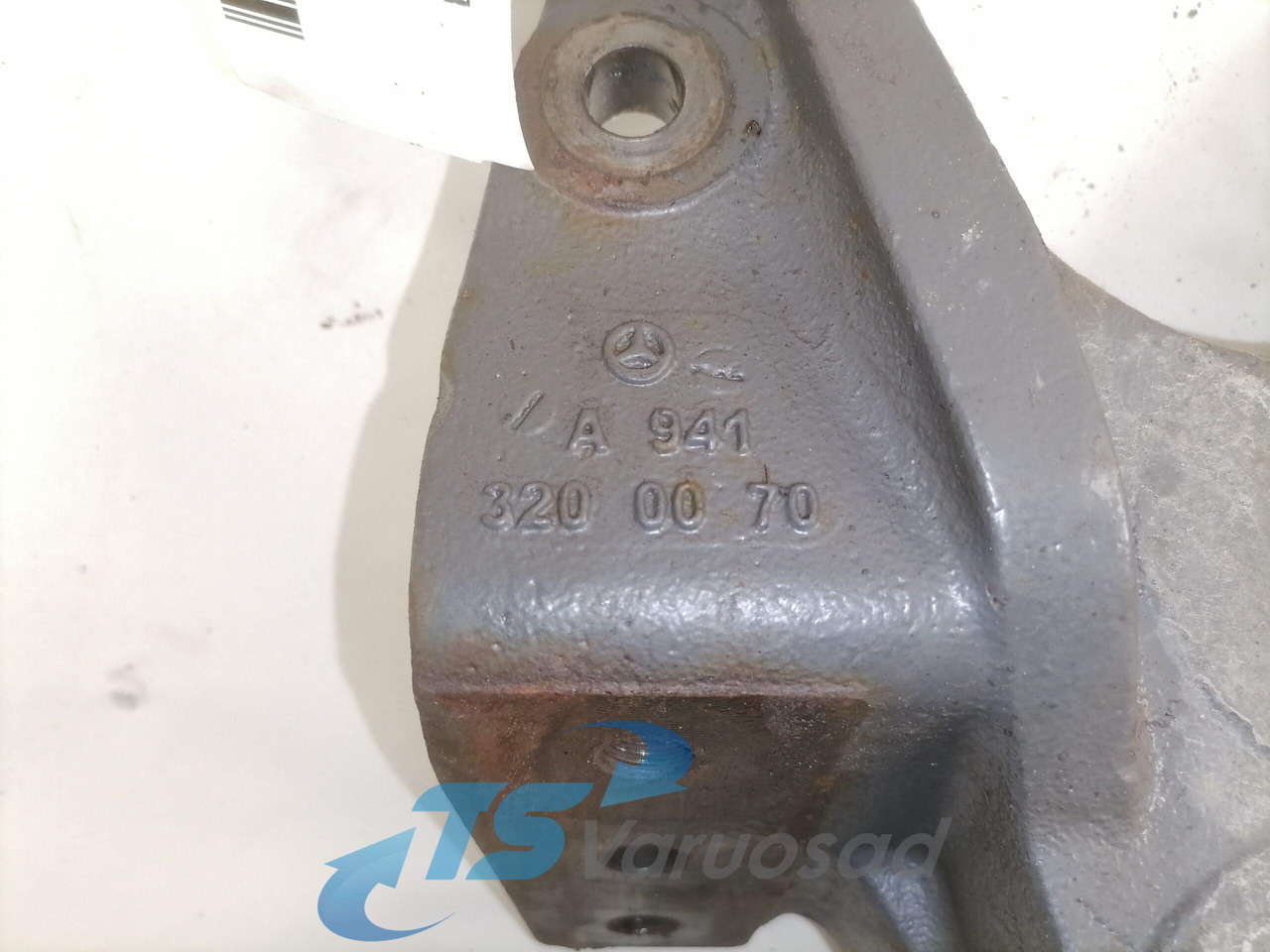 Mercedes-Benz Leaf spring bracket A9413200070 - Vedrustus - Veoauto: pilt 2 Mercedes-Benz Leaf spring bracket A9413200070 - Vedrustus - Veoauto: pilt 2