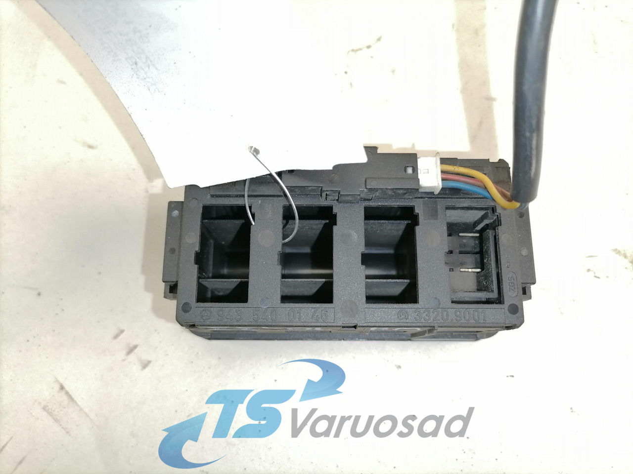 Mercedes-Benz Lülitite moodul 9435400146 - Kabiin - Veoauto: pilt 3 Mercedes-Benz Lülitite moodul 9435400146 - Kabiin - Veoauto: pilt 3