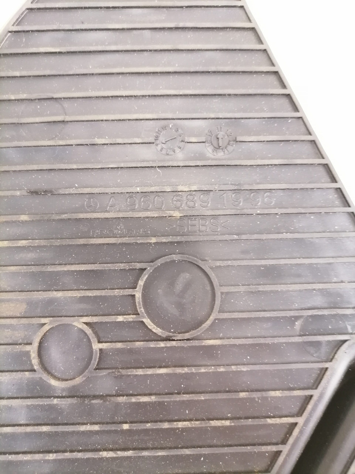 Mercedes-Benz Salongi plastik A9606891996 - Universaalosa - Veoauto: pilt 2 Mercedes-Benz Salongi plastik A9606891996 - Universaalosa - Veoauto: pilt 2