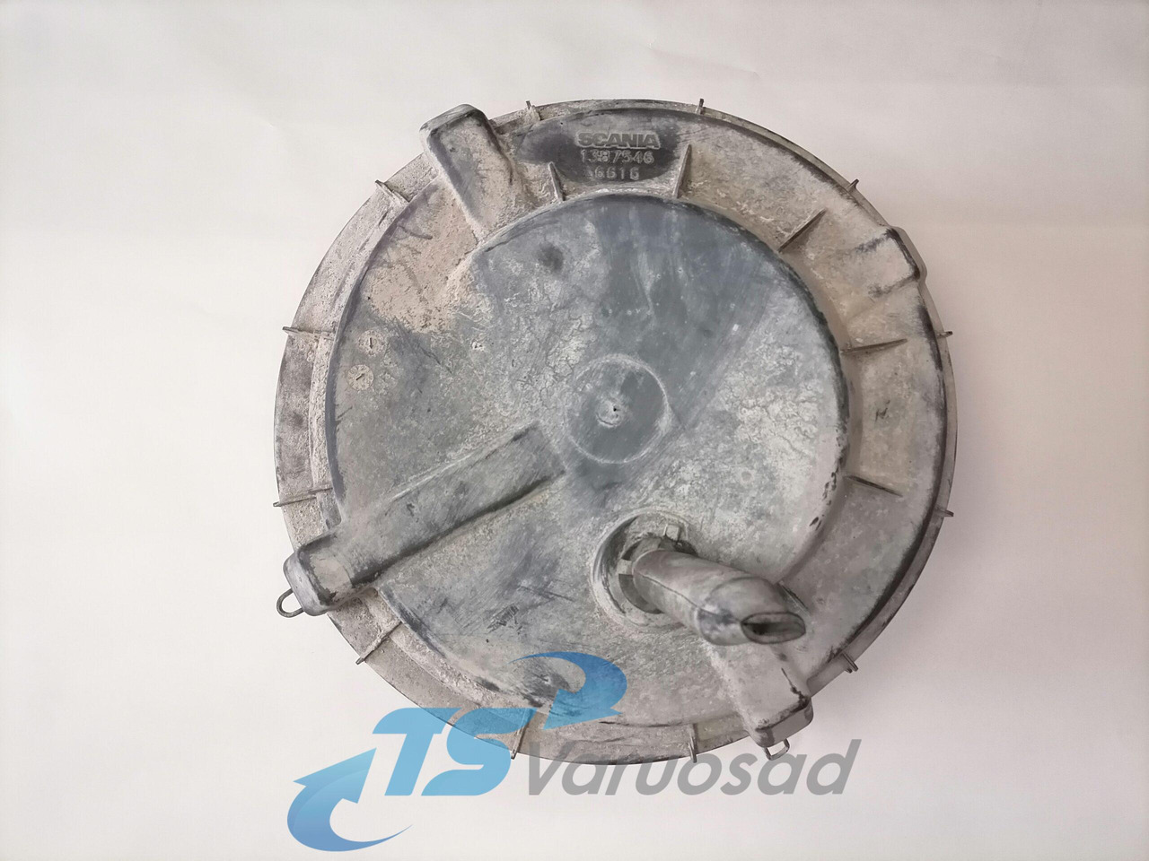 Scania Air filter housing cover 1387546 - Sisselaskesüsteem - Veoauto: pilt 1 Scania Air filter housing cover 1387546 - Sisselaskesüsteem - Veoauto: pilt 1