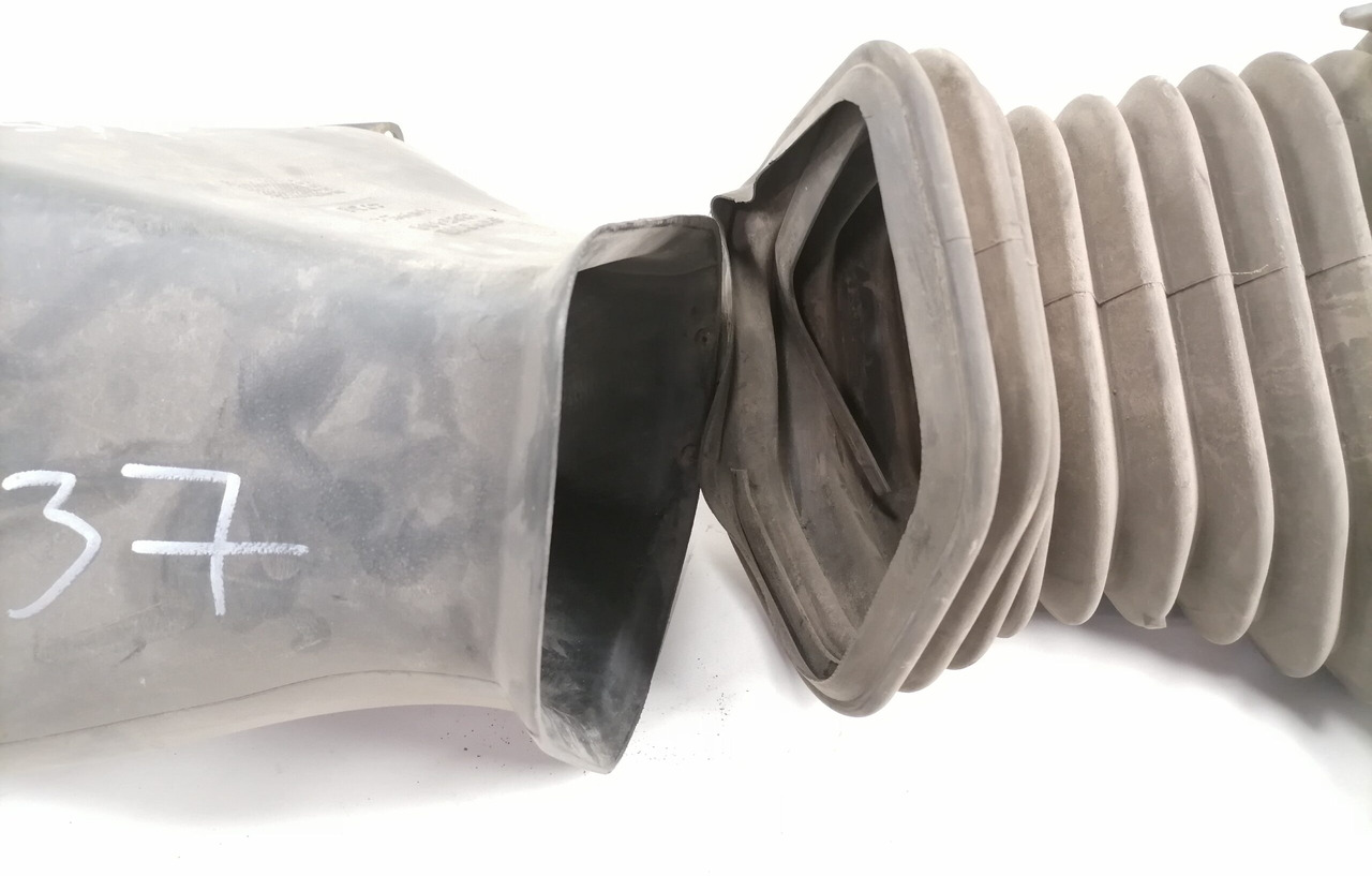 Scania Air intake 1365488 - Sisselaskesüsteem - Veoauto: pilt 2 Scania Air intake 1365488 - Sisselaskesüsteem - Veoauto: pilt 2