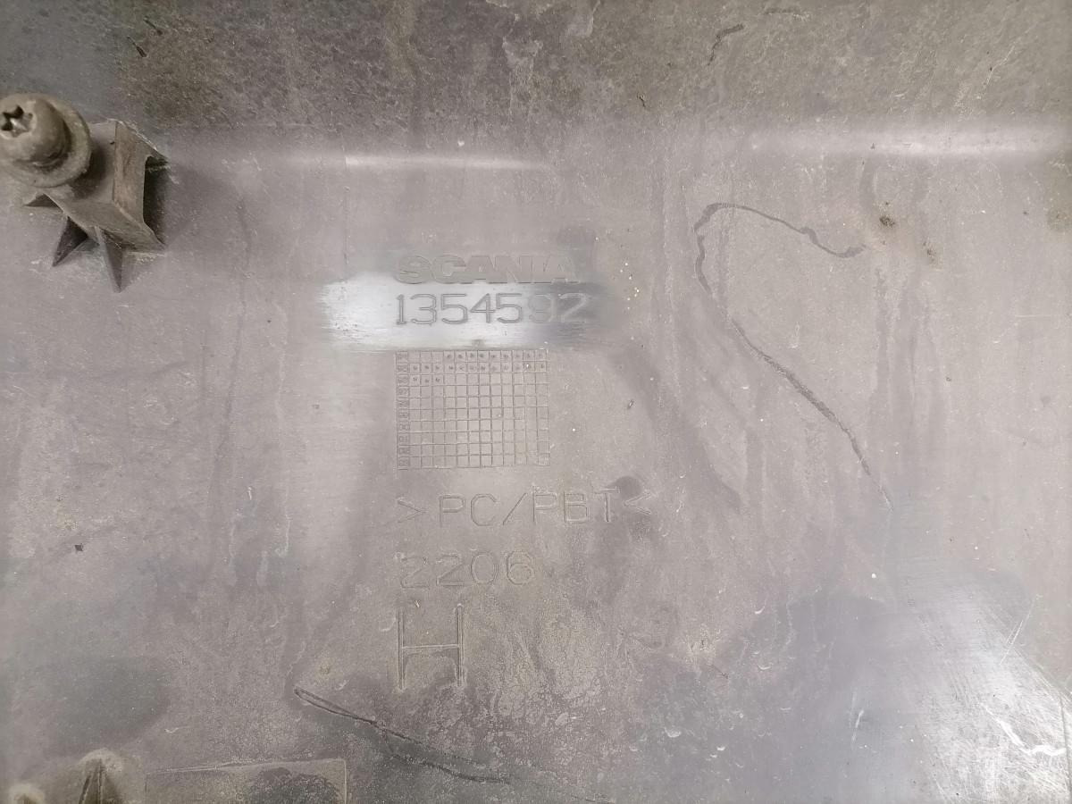 Scania Astmelaua plastik kate, ülemine parem 1354592 - Asteraud - Veoauto: pilt 4 Scania Astmelaua plastik kate, ülemine parem 1354592 - Asteraud - Veoauto: pilt 4