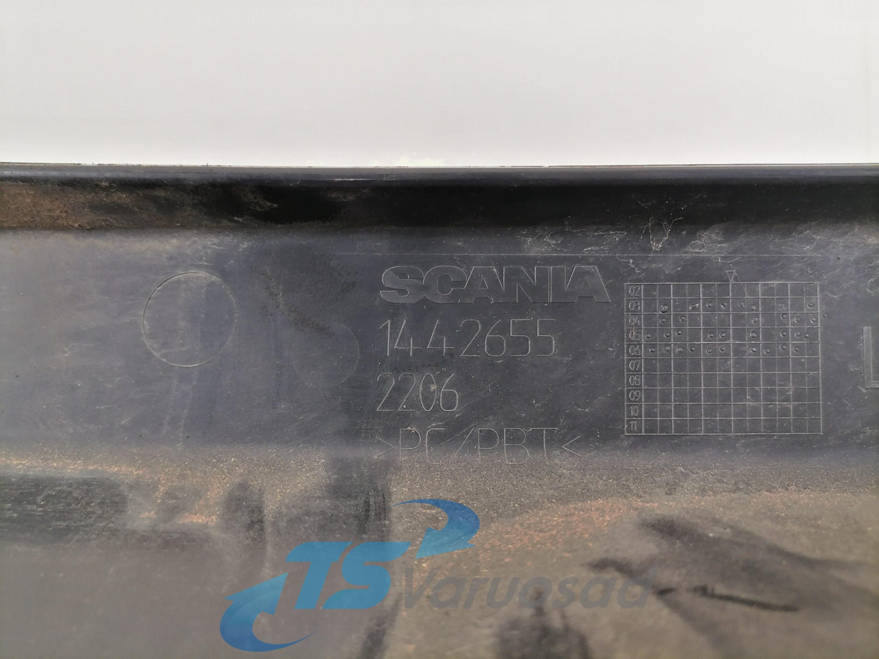 Scania Astmelaua plastik kate, ülemine vasak 1442655 - Asteraud - Veoauto: pilt 3 Scania Astmelaua plastik kate, ülemine vasak 1442655 - Asteraud - Veoauto: pilt 3