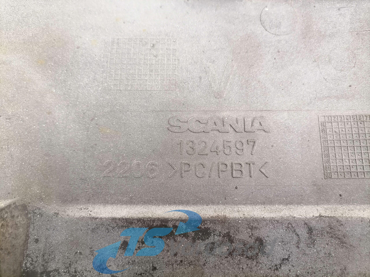 Scania Bumper cover 1324597 - Kaitseraua nurgas - Veoauto: pilt 4 Scania Bumper cover 1324597 - Kaitseraua nurgas - Veoauto: pilt 4