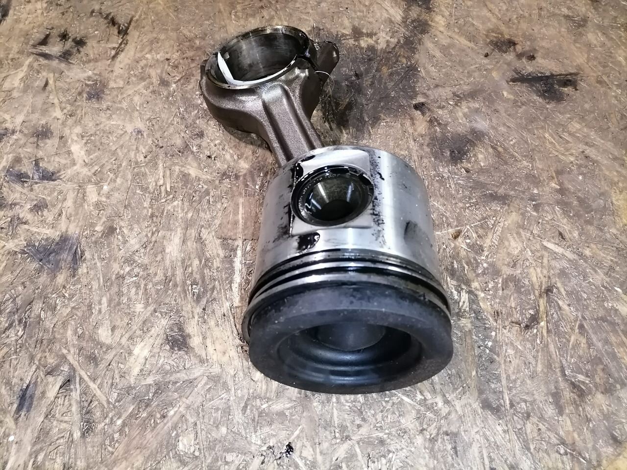 Scania Connecting rod + piston 1798596 - Kolvid/ Rõngad/ Puksid - Veoauto: pilt 5 Scania Connecting rod + piston 1798596 - Kolvid/ Rõngad/ Puksid - Veoauto: pilt 5