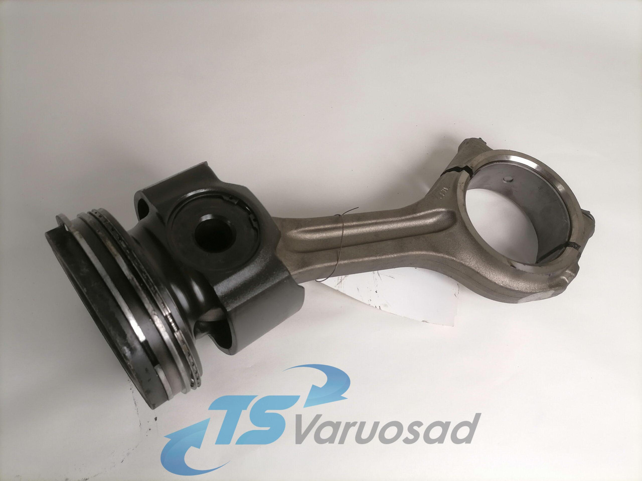 Scania Connecting rod + piston 1929265 - Kolvid/ Rõngad/ Puksid - Veoauto: pilt 1 Scania Connecting rod + piston 1929265 - Kolvid/ Rõngad/ Puksid - Veoauto: pilt 1