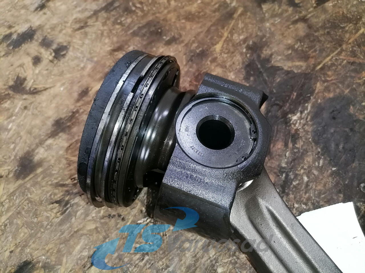 Scania Connecting rod + piston 2263286 - Kolvid/ Rõngad/ Puksid - Veoauto: pilt 4 Scania Connecting rod + piston 2263286 - Kolvid/ Rõngad/ Puksid - Veoauto: pilt 4