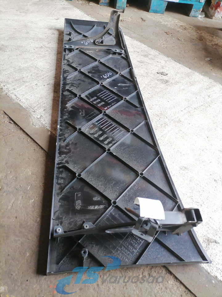 Scania Scania cab wind deflector, right side 1532462 - Aerodünaamika/ Spoiler - Veoauto: pilt 4 Scania Scania cab wind deflector, right side 1532462 - Aerodünaamika/ Spoiler - Veoauto: pilt 4
